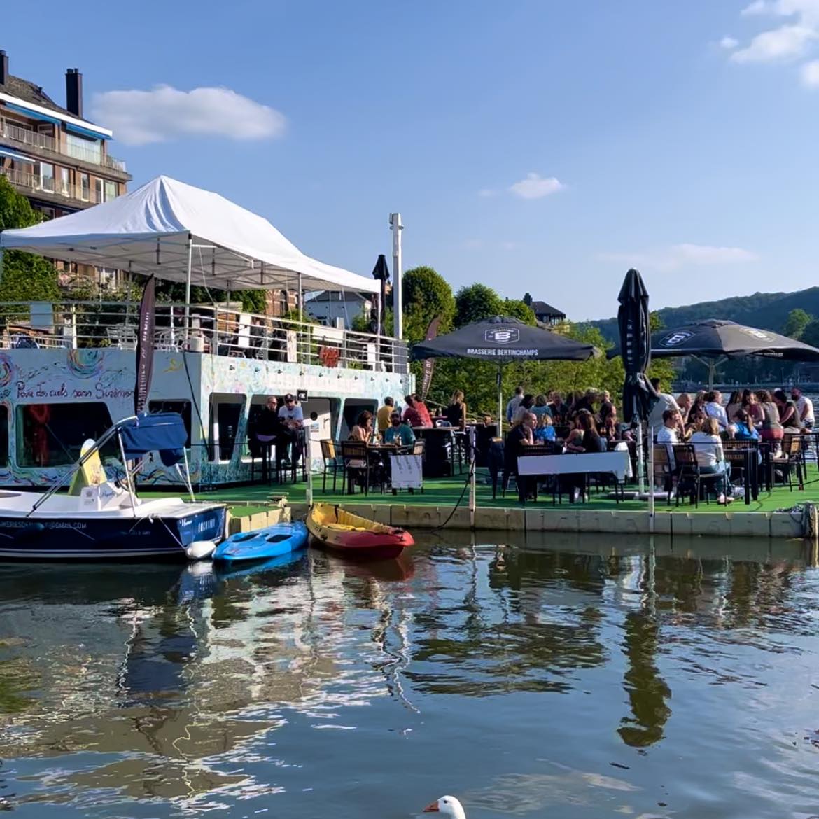 Les Capitaineries bar bières bord de Meuse Namur