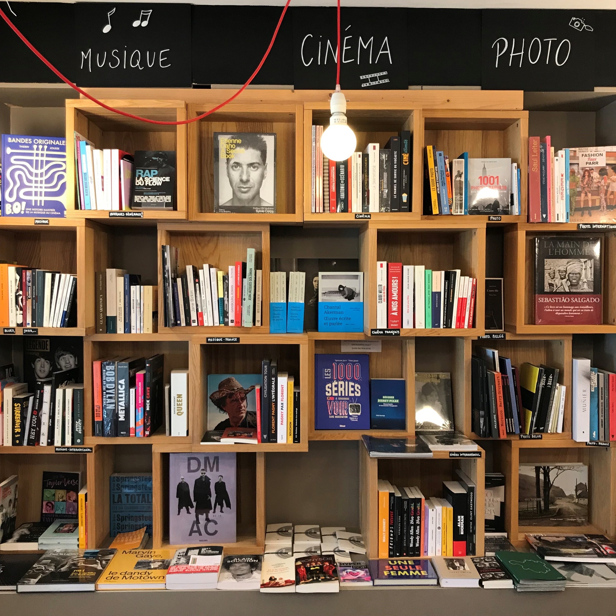 Librairie Papyrus – Rue Bas de la Place 16, 5000 Namur